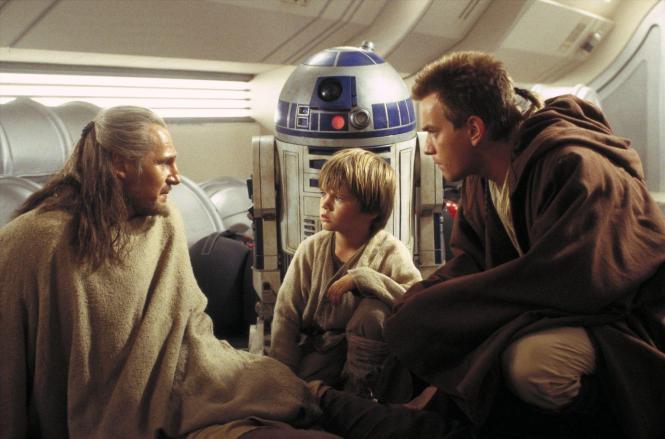 still-of-ewan-mcgregor,-liam-neeson-and-jake-lloyd-in-star-wars--episode-i-the-phantom-menace-(1999)-large-picture